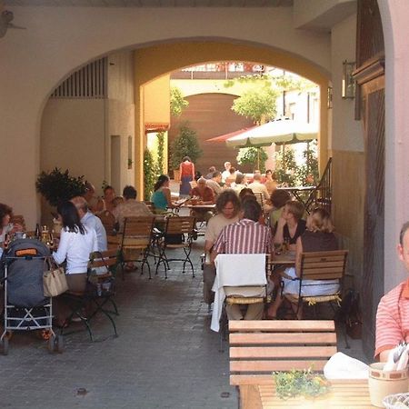 Gasthof Zum Weissen Lamm Sommerach Buitenkant foto