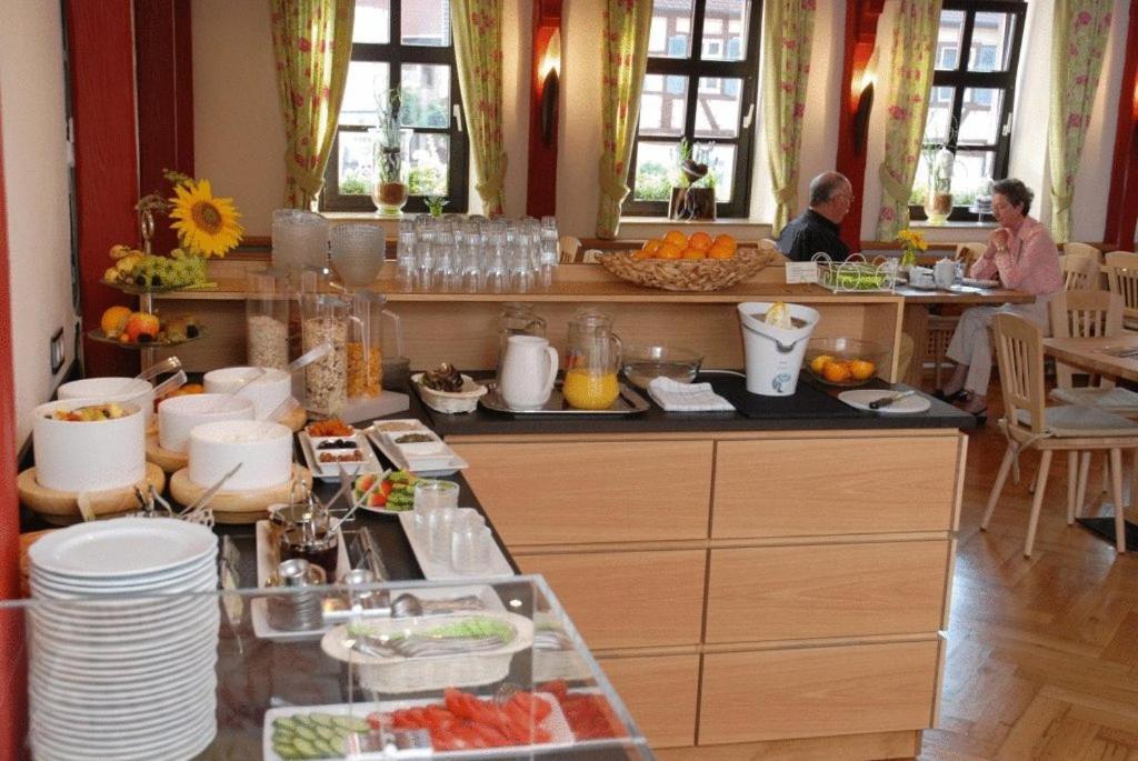 Gasthof Zum Weissen Lamm Sommerach Buitenkant foto