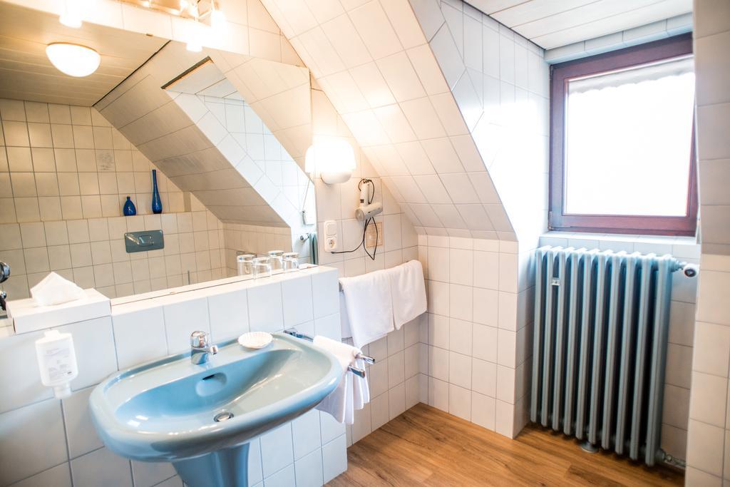 Gasthof Zum Weissen Lamm Sommerach Buitenkant foto